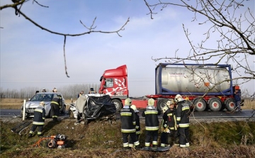 Ketten meghaltak egy sárándi balesetben