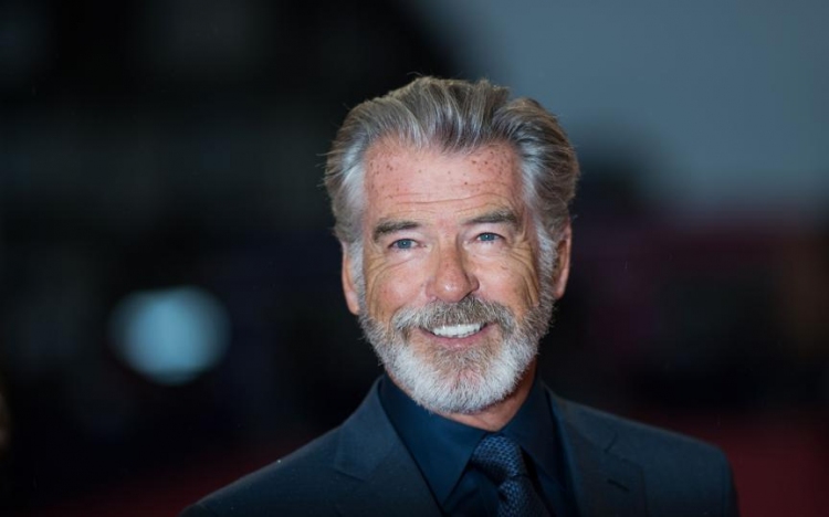 Camila Cabello és Pierce Brosnan is szerepel az új Hamupipőkében